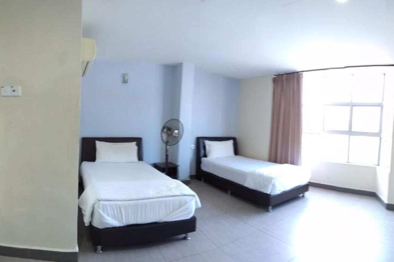 Oyo 90021 Star View Hotel Kampong Batu Tiga Exterior foto